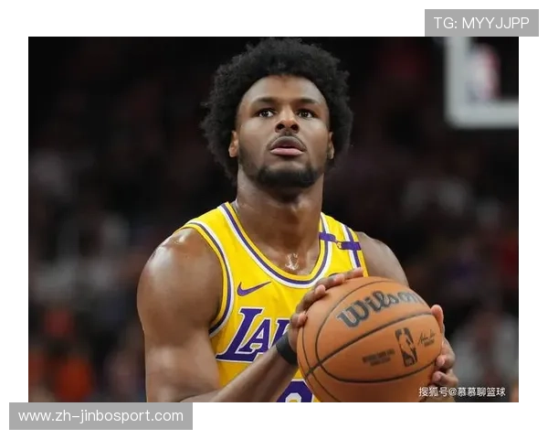 赛前布朗尼上演悬停海底捞拉杆老詹紧随其后展示更炫动作绝技秀场