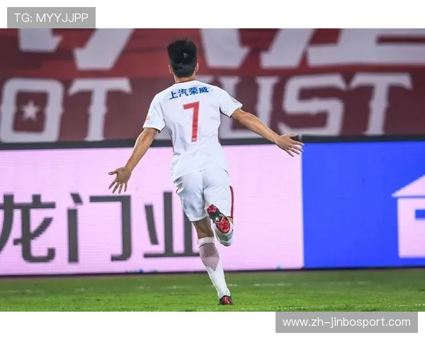 震撼赛场 上港首秀力克劲敌展现强大实力赢得精彩开局